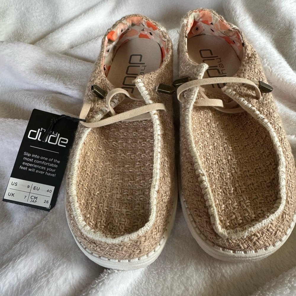 Hey Dude Shoes NWT 9 women